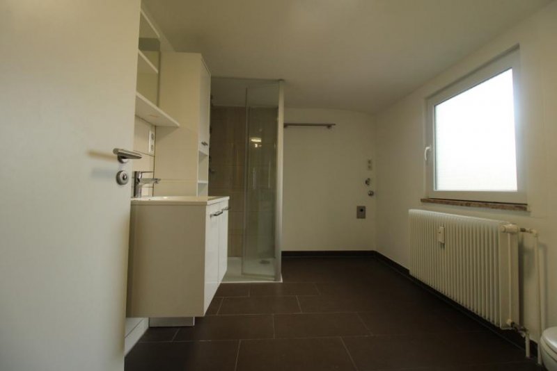 Dauchingen Geräumiges 4 - Familienhaus mit Entwicklungspotenzial und Zwei Garagen in Dauchingen Haus kaufen