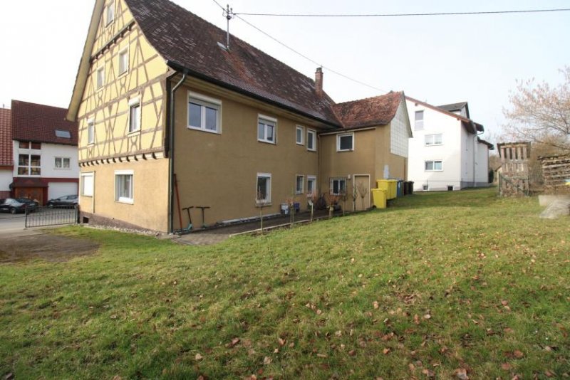 Dauchingen Geräumiges 4 - Familienhaus mit Entwicklungspotenzial und Zwei Garagen in Dauchingen Haus kaufen