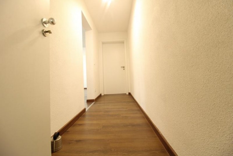Dauchingen Geräumiges 4 - Familienhaus mit Entwicklungspotenzial und Zwei Garagen in Dauchingen Haus kaufen