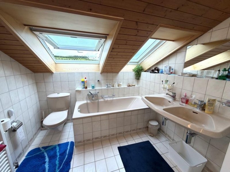 Büsingen am Hochrhein SONNIGE DG-WOHNUNG mit 4,5 Zimmern, 2 Balkonen, 1 Terrasse, Stellplatz... Wohnung kaufen