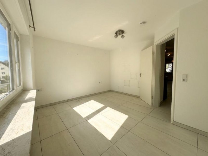 Radolfzell am Bodensee Leerstehende gepflegte 2-Zimmer-Hochparterrewohnung mit Terrasse, EBK und Außenstellplatz Wohnung kaufen