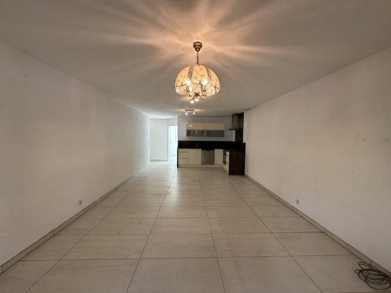 Radolfzell am Bodensee Leerstehende gepflegte 2-Zimmer-Hochparterrewohnung mit Terrasse, EBK und Außenstellplatz Wohnung kaufen