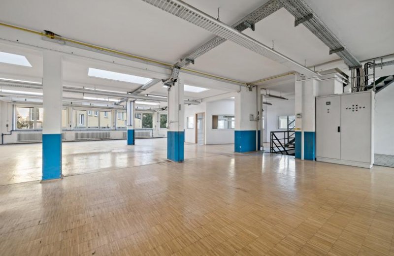 Tuttlingen Gewerberäume für Produktion- und Bürofläche auf 1.540 m² zentral in Tuttlingen Gewerbe kaufen