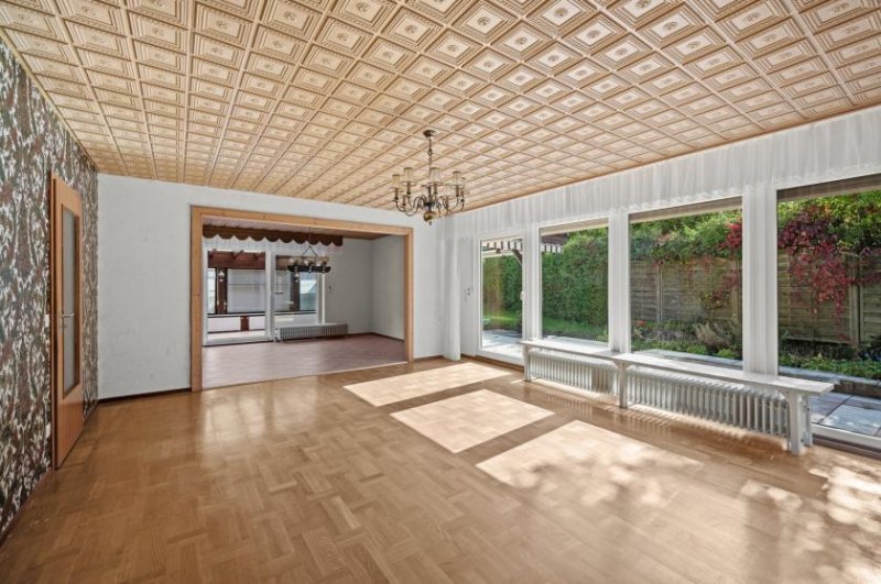 Tuttlingen PROVISIONSFREI- Einfamilienhaus: Ruhige Lage, großzügige Räume & behaglicher Wintergarten Haus kaufen