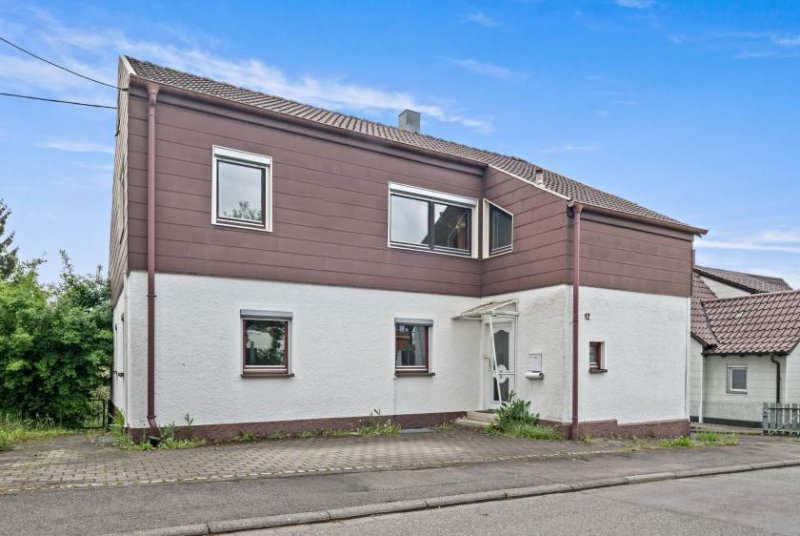Tuttlingen PROVISIONSFREI - Viel Platz für Ideen: Einfamilienhaus mit großem Garten Haus kaufen
