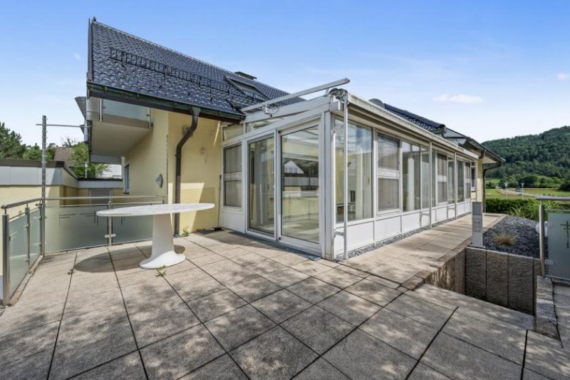 Mühlheim an der Donau PROVISIONSFREI - Einfamilienhaus mit herrlichem Garten, Wintergarten und 2 Garagen Haus kaufen