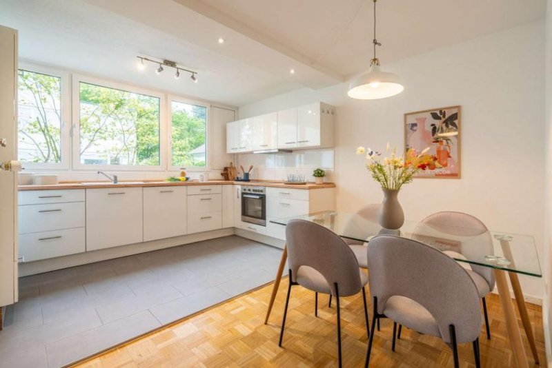 Freiburg im Breisgau 4-ZIMMER-WOHNUNG MIT 2 GARAGENSTELLPLÄTZEN & BALKON IN FREIBURG-LITTENWEILER Wohnung kaufen