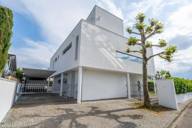 Bad Krozingen LUXURIÖSES EINFAMILIENHAUS MIT EINLIEGERWOHNUNG, GROßEM GARTEN & POOL IN BAD KROZINGEN Haus kaufen