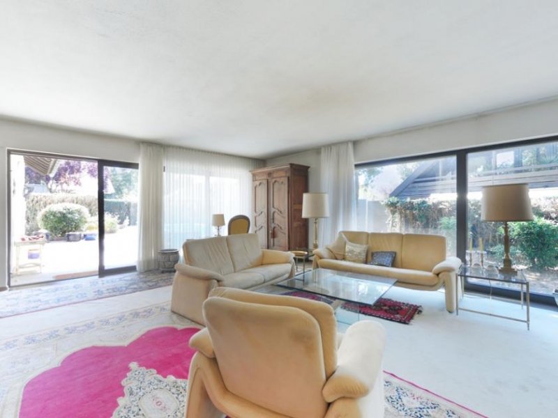 Schallstadt Solides Generationenhaus mit Pool Haus kaufen