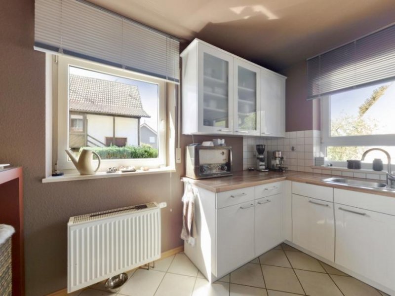 Ballrechten-Dottingen Exklusive Lage mit wunderbarem Blick über die Reben - Haus mit 3 Wohnungen Haus kaufen