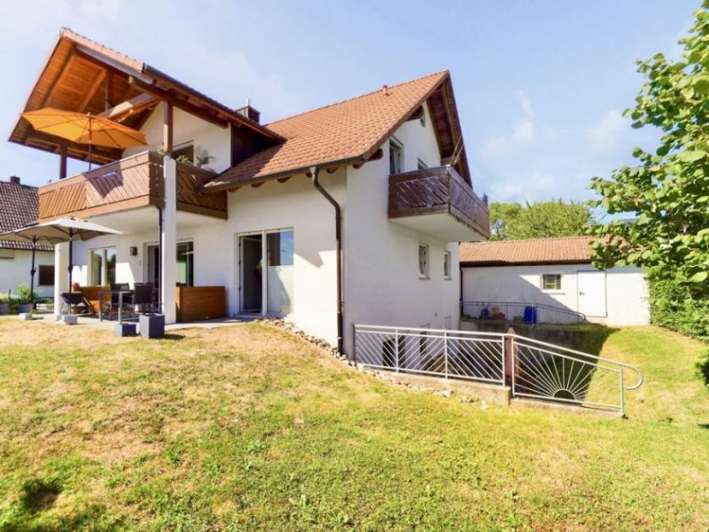 Ballrechten-Dottingen Exklusive Lage mit wunderbarem Blick über die Reben - Haus mit 3 Wohnungen Haus kaufen