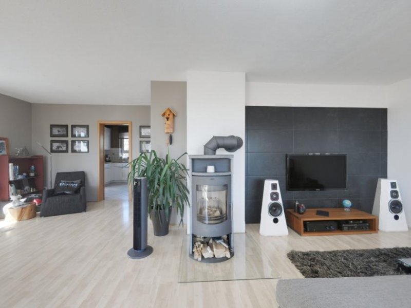 Ballrechten-Dottingen Exklusive Lage mit wunderbarem Blick über die Reben - Haus mit 3 Wohnungen Haus kaufen