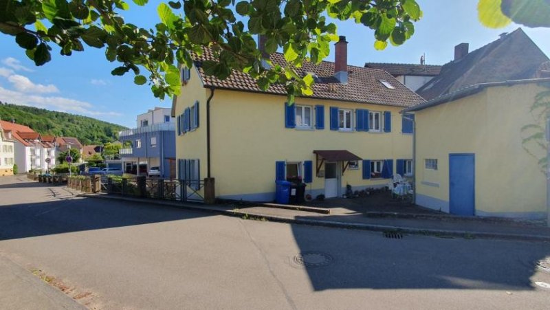 Kandern EFH mit ELW & Nebengebäude zentral in Kandern Haus kaufen