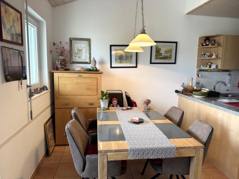 Waldshut-Tiengen Moderne Eleganz trifft auf zentrale Lage - Ihre 2,5-Zimmer-Wohnung mit Stellplatz in Waldshut-Tiengen Wohnung kaufen