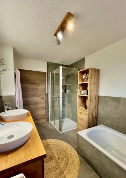 Stühlingen Stühlingen: Neuwertige 4 Zimmerwohnung im Obergeschoss Wohnung kaufen