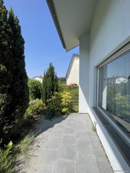 Lauchringen Einfamilienhaus mit Garten in bester Lage in Lauchringen Haus kaufen