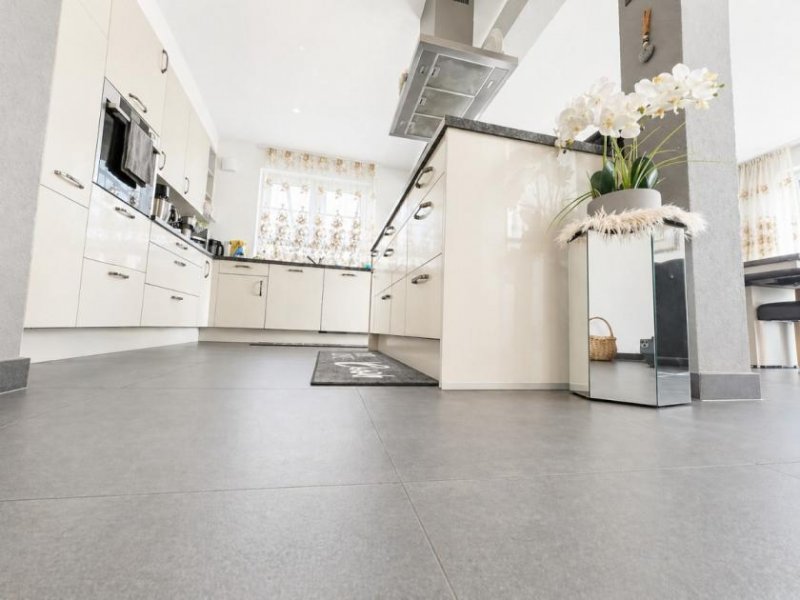 Jestetten Modernes Einfamilienhaus mit zusätzlichem Wohnkeller & großem Traumgrundstück in Jestetten! Haus kaufen