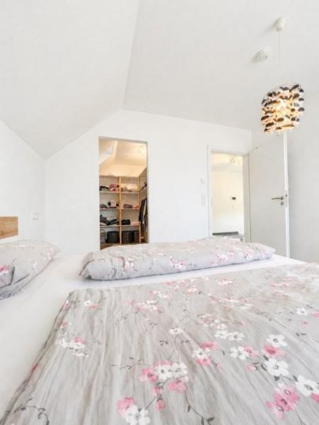 Jestetten Modernes Einfamilienhaus mit zusätzlichem Wohnkeller & großem Traumgrundstück in Jestetten! Haus kaufen