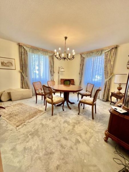 Jestetten Seltenes Angebot: Zentral gelegenes Einfamilienhaus mit attraktivem Grundstück Haus kaufen