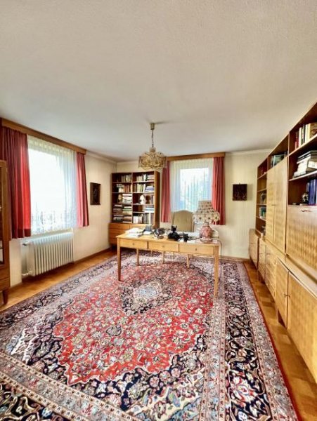 Jestetten Zentral gelegenes Einfamilienhaus mit attraktivem Grundstück Haus kaufen