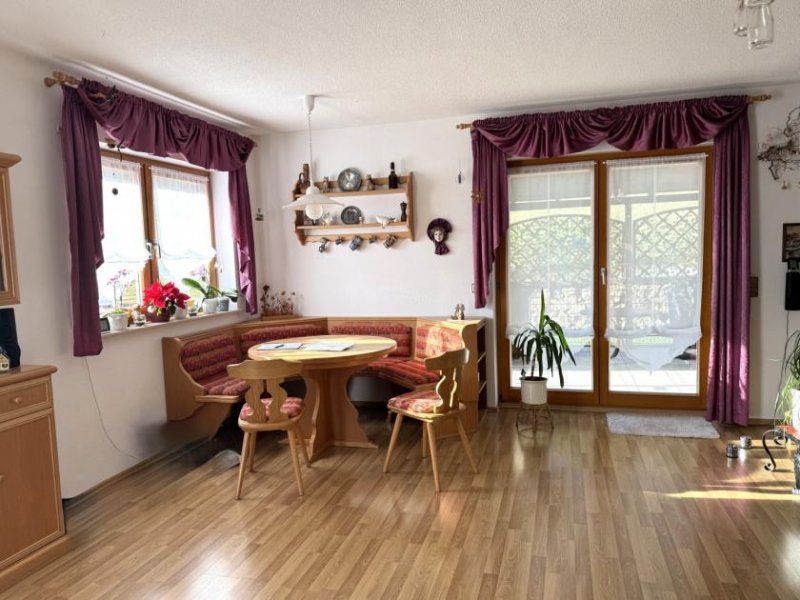 Eggingen Stilvolles Einfamilienhaus mit Photovoltaik, Garage und großem Grundstück in Eggingen Haus kaufen