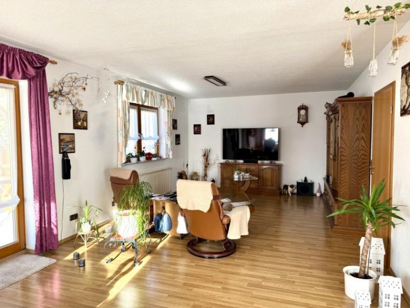 Eggingen Stilvolles Einfamilienhaus mit Photovoltaik, Garage und großem Grundstück in Eggingen Haus kaufen