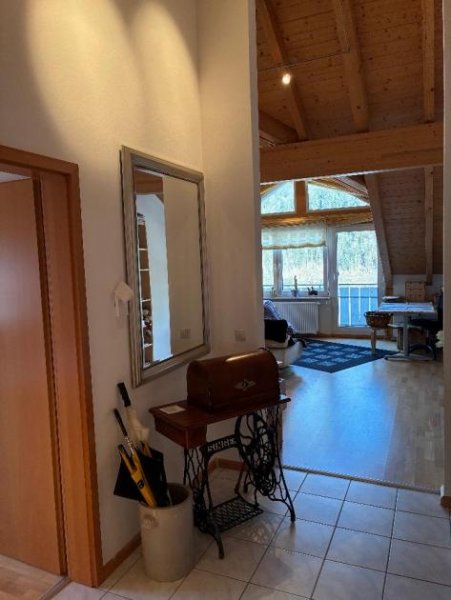 St. Blasien Lichtdurchflutetes Wohnambiente in einer 2-Zimmer-Dachgeschosswohnung - unverbauter Panoramablick über St. Blasien und direkter