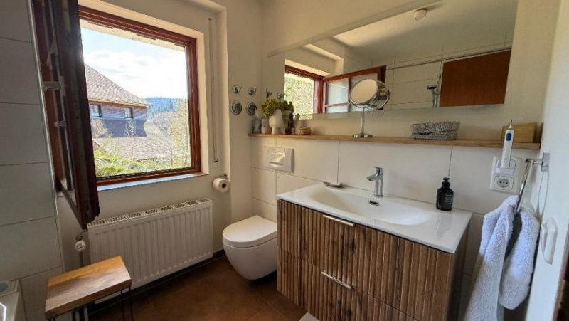 St. Blasien Stilvoll wohnen im Herzen des Südschwarzwalds - modernisierte 2-Zimmerwohnung mit Balkon und Panoramablick Wohnung kaufen