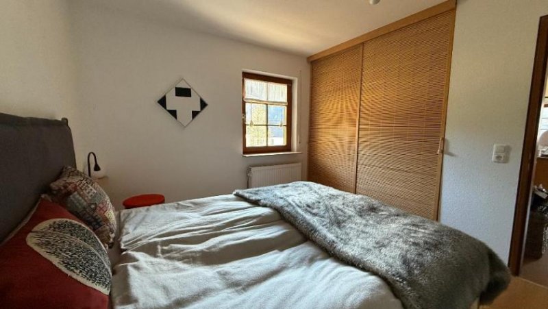 St. Blasien Stilvoll wohnen im Herzen des Südschwarzwalds - modernisierte 2-Zimmerwohnung mit Balkon und Panoramablick Wohnung kaufen