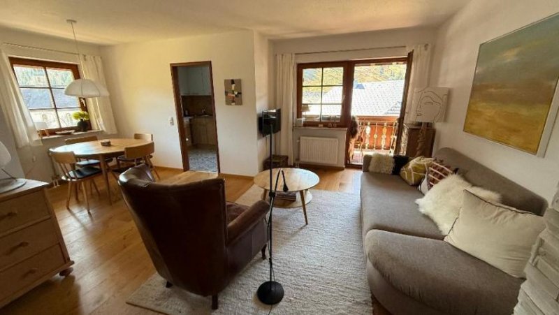 St. Blasien Stilvoll wohnen im Herzen des Südschwarzwalds - modernisierte 2-Zimmerwohnung mit Balkon und Panoramablick Wohnung kaufen