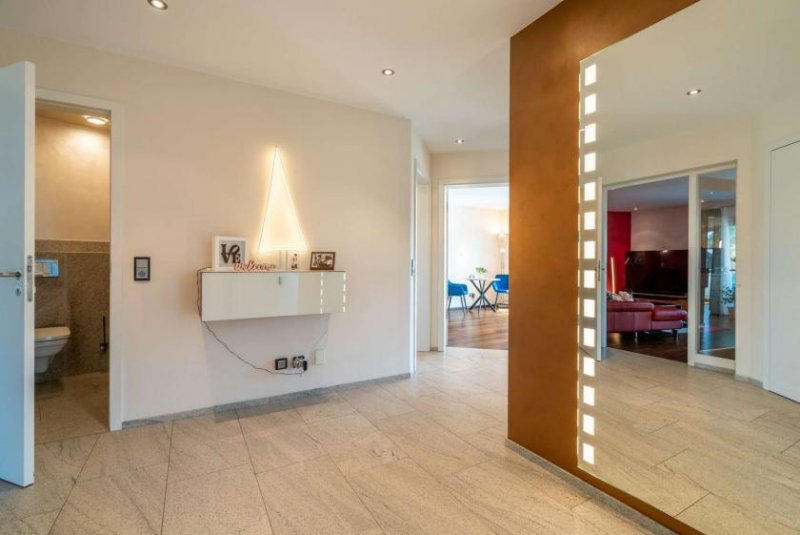 Löffingen LUXUS-ZWEIFAMILIENHAUS MIT AUFZUG, SAUNA, GARTEN, GARAGEN & KOI-BECKEN Haus kaufen