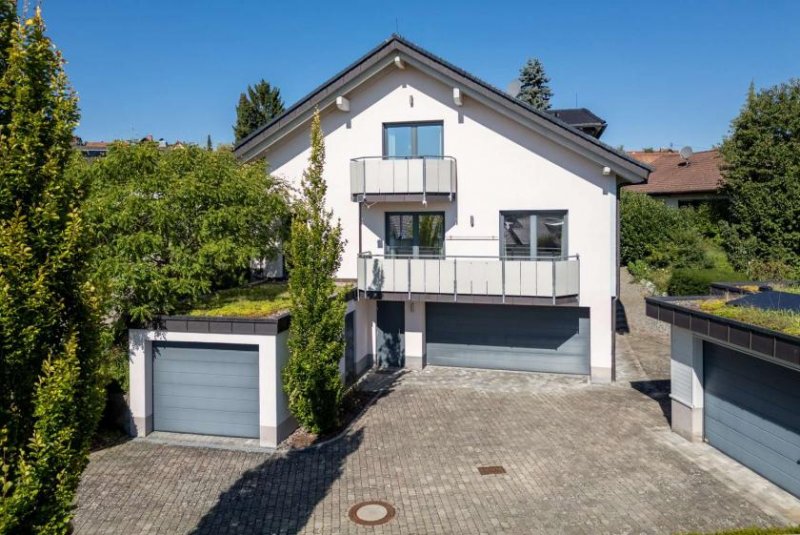 Löffingen LUXUS-ZWEIFAMILIENHAUS MIT AUFZUG, SAUNA, GARTEN, GARAGEN & KOI-BECKEN Haus kaufen