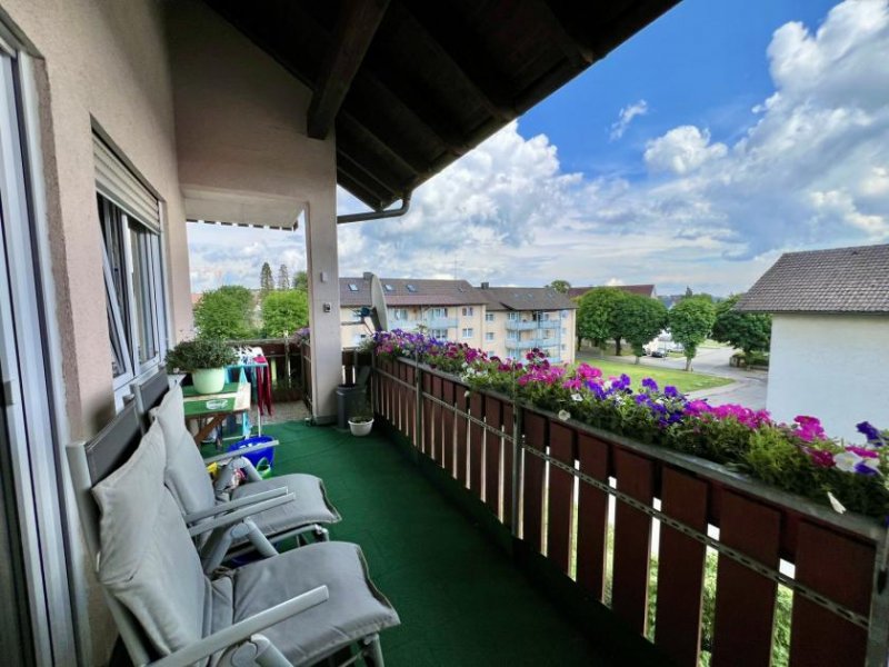Bonndorf im Schwarzwald Komfortable 3,5-Zimmerwohnung im 2. OG mit ca. 99 m² inkl. Balkon und Tiefgarage Wohnung kaufen