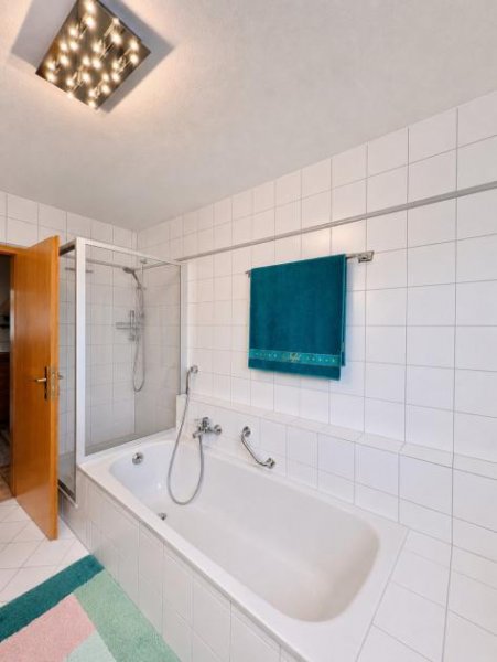 Bonndorf im Schwarzwald Komfortable 3,5-Zimmerwohnung im 2. OG mit ca. 99 m² inkl. Balkon und Tiefgarage Wohnung kaufen