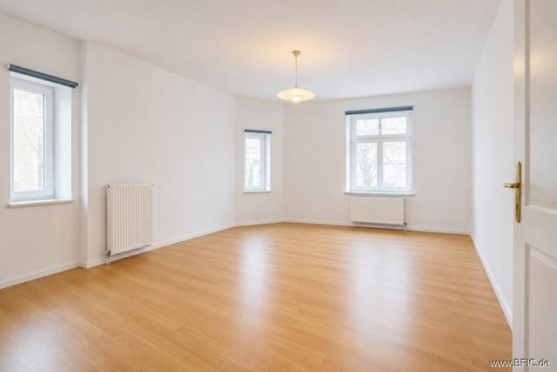 München Bezugsfreie gepflegte Altbauwohnung mit Balkon im Münchner Westend Wohnung kaufen