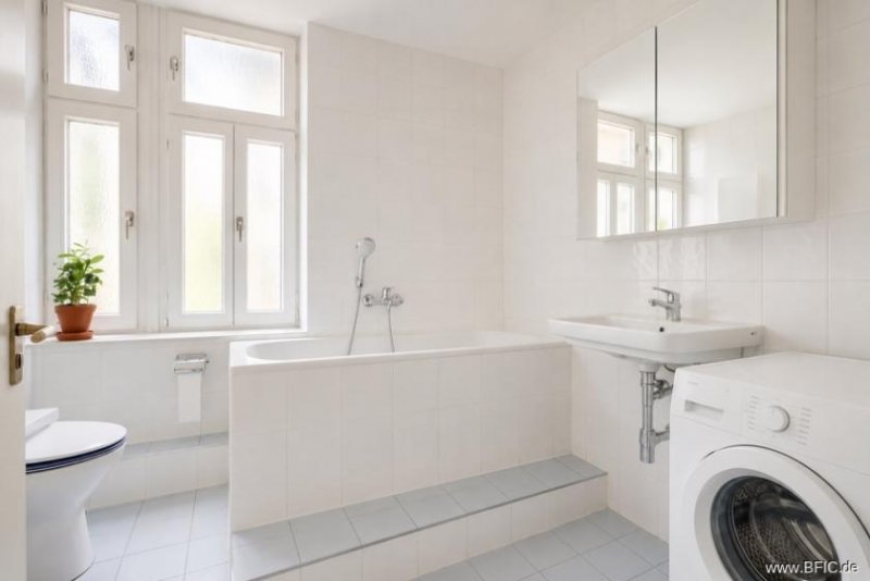 München Bezugsfreie gepflegte Altbauwohnung mit Balkon im Münchner Westend Wohnung kaufen