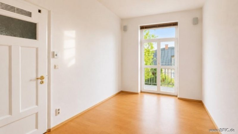 München Bezugsfreie gepflegte Altbauwohnung mit Balkon im Münchner Westend Wohnung kaufen