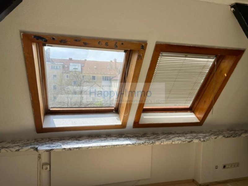 München mit Genehmigung für DG Ausbau als Wh bezugsfrei - 1 Zi-DG App und 1 Zimmer Gewerbeeinheit im EG Gewerbe kaufen