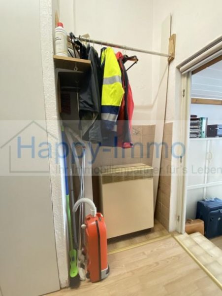 München mit Genehmigung für DG Ausbau als Whg -1 Zi-DG Appartement und 1 Zimmer Gewerbeeinheit im EG Wohnung kaufen