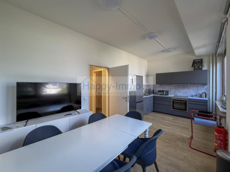 München 2 Büros / Baugenehmigung für Wohnen liegt vor / 9 Zimmer / 1 Küche / 5 WCs / 4 Duschen / 4 Kfz Gewerbe kaufen