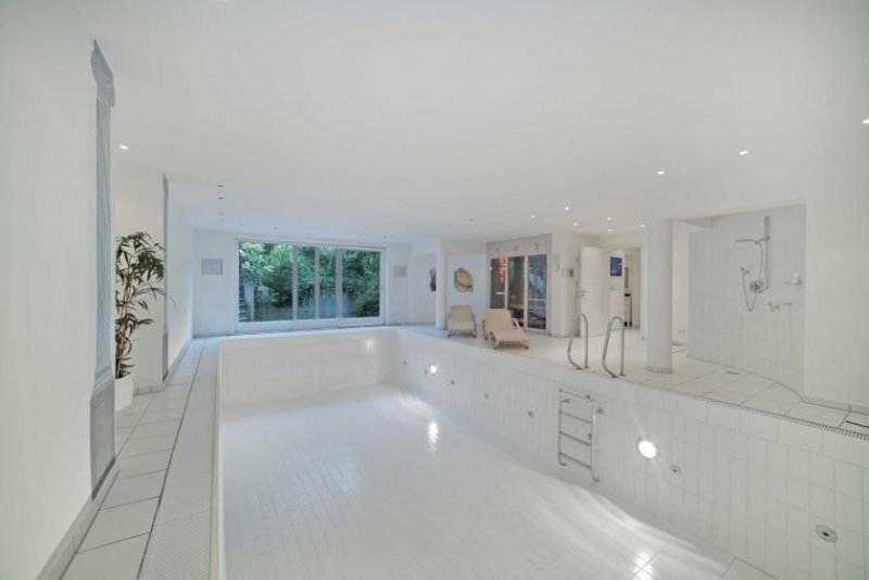 München +++ 70 qm Wohnen/Essen+++ Großes Anwesen mit Einliegerwohnung +++ 1.500 m² Grundstück +++ Haus kaufen