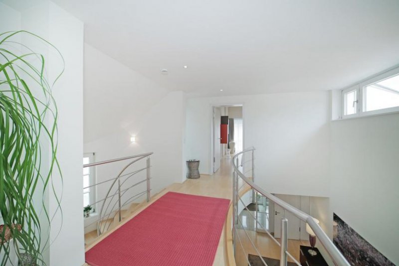 München +++ Am eigenen Teich Ruhe genießen +++ Indoor-Pool +++ Privatsphäre pur +++ Haus kaufen