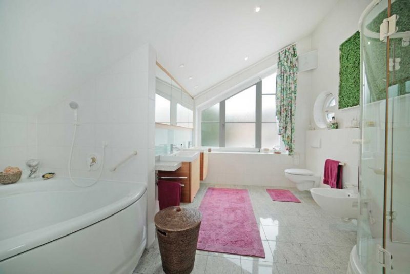 München +++ Am eigenen Teich Ruhe genießen +++ Indoor-Pool +++ Privatsphäre pur +++ Haus kaufen