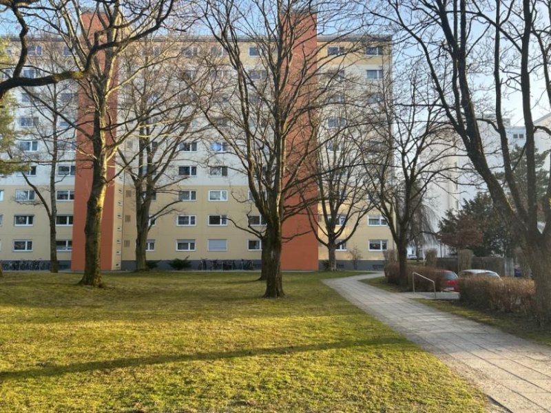 München Charmante Etagenwohnung mit Süd-Balkon und TG-Stellplatz – München Hasenbergl Wohnung kaufen