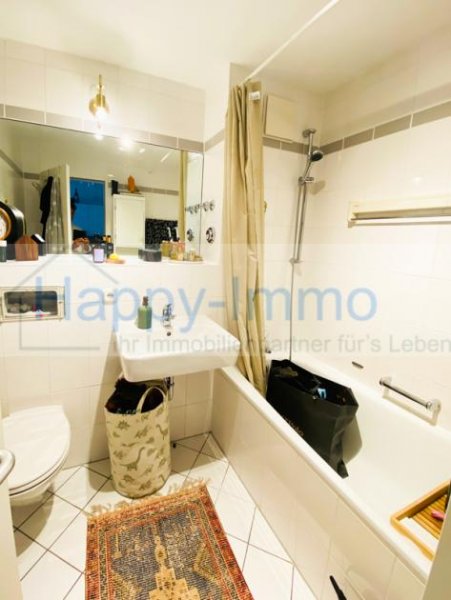 München frei ab 1.5.2026 / ruhige Innenhoflage / Süd-Loggia / EBK / weißes Bad / 1 Zi ETW 2. OG Wohnung kaufen