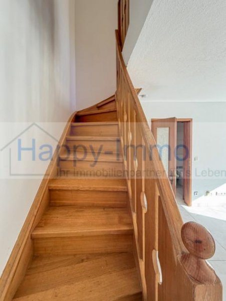 München bezugsfreie und renovierte Dachgeschosswohnung in ruhiger Innenhoflage Wohnung kaufen
