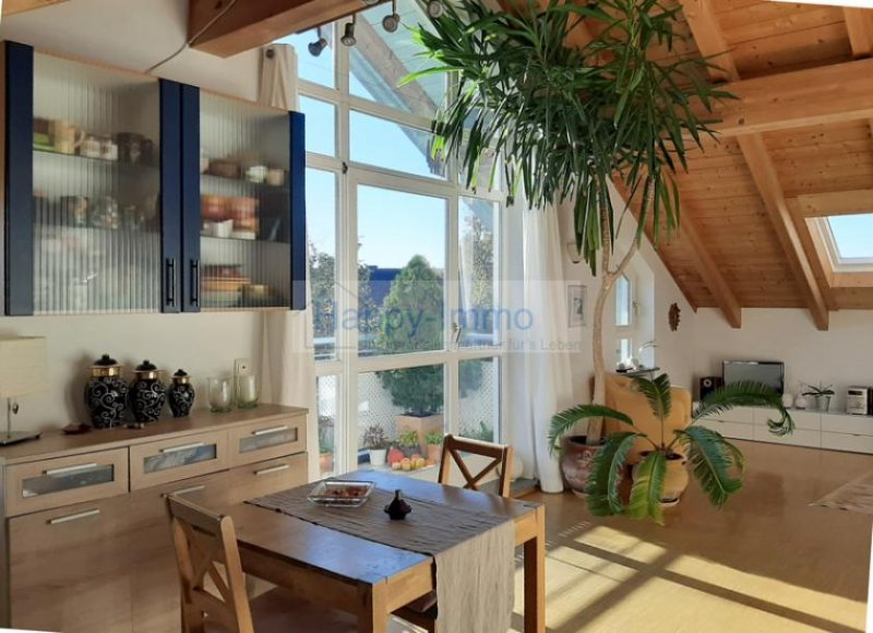 Unterhaching 2 Zimmer Dachgeschosswohnung in Unterhaching / 2 Balkone / Kfz Stellplatz Wohnung kaufen