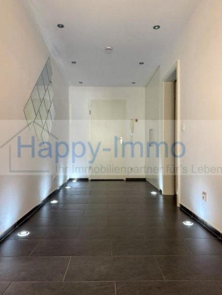 Unterhaching Besichtigung 11.12. - helle 3 Zimmerwohnung im Hochparterre mit Südbalkon + TG - bezugsfrei Wohnung kaufen