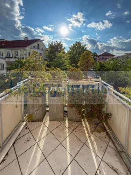 Taufkirchen traumhafte und bezugsfreie Galerie Maisonette Wohnung in Taufkirchen / TG / EBK / Dachterrasse Wohnung kaufen