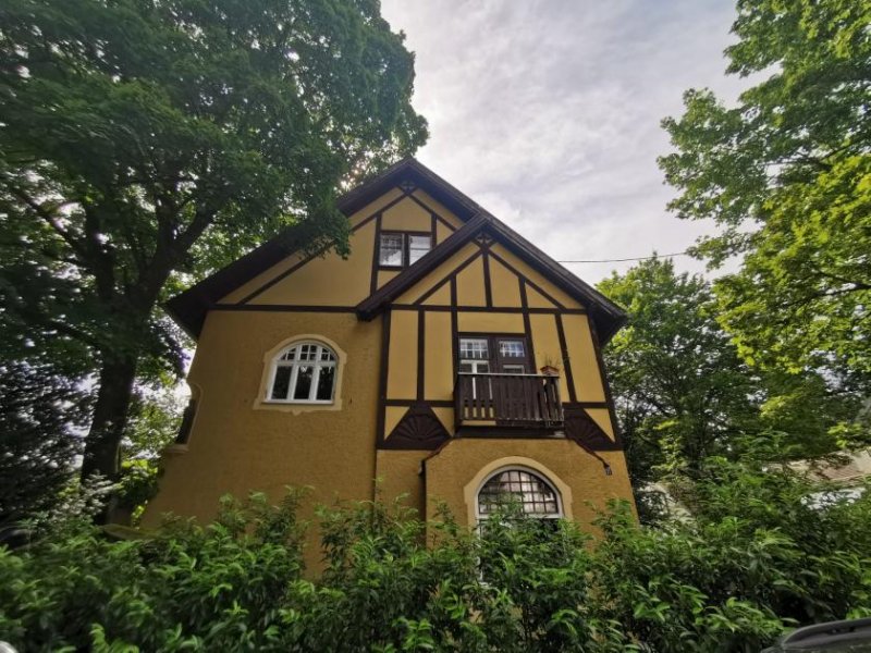 Planegg Charmante Villa mit Pool und Parkgarten – exklusives Refugium in Toplage bei München Haus kaufen